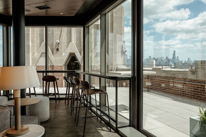Lounge 71 of 88