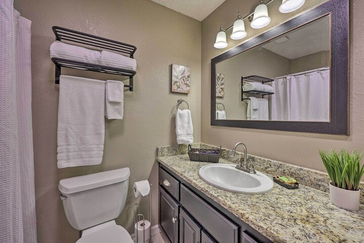 Bella Vista Home w / Deck + Trails: on Golf Course!