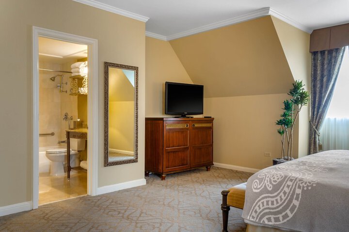 Room 147 of 200