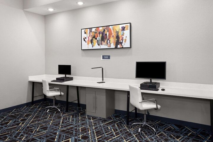 La Quinta Inn & Suites by Wyndham Coralville Iowa City