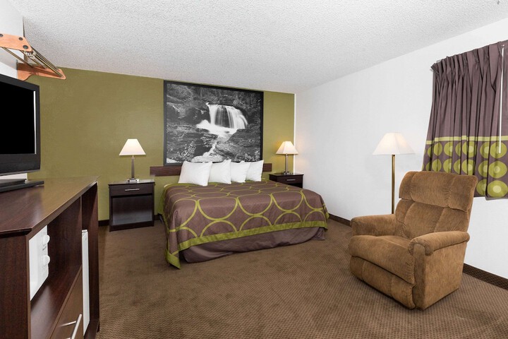 Room 13 of 27