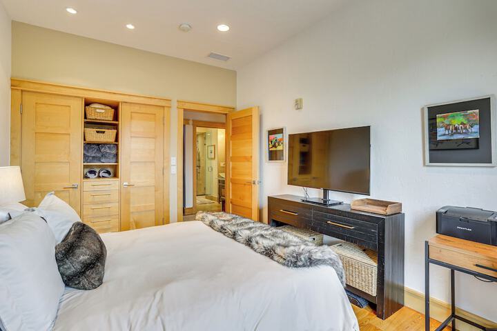 Near Trail: Dtwn Eagle Ranch Condo w / Balcony