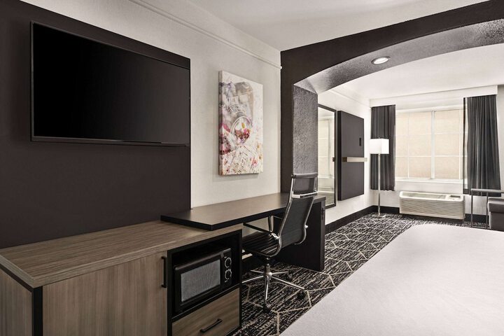 Room 27 of 52