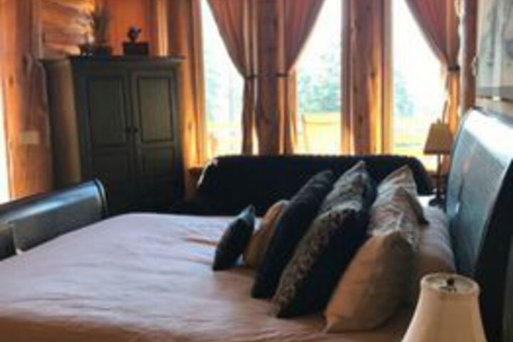 Bigfoot Lodge B & B