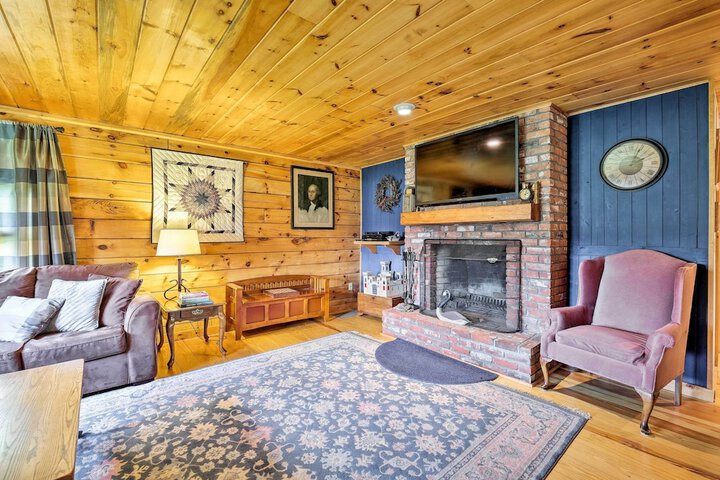 Jacksonville Cabin w / Wraparound Deck & Views