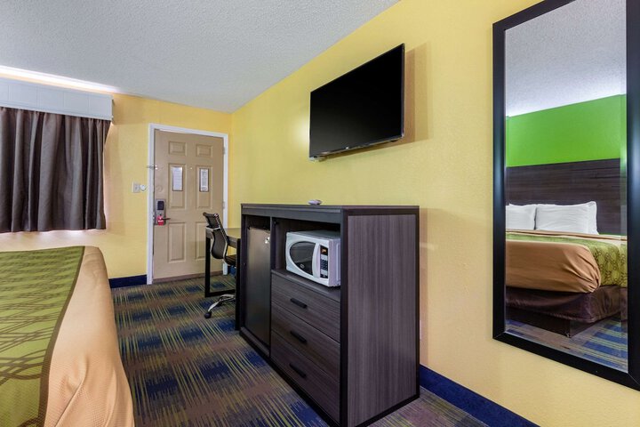 Room 11 of 41