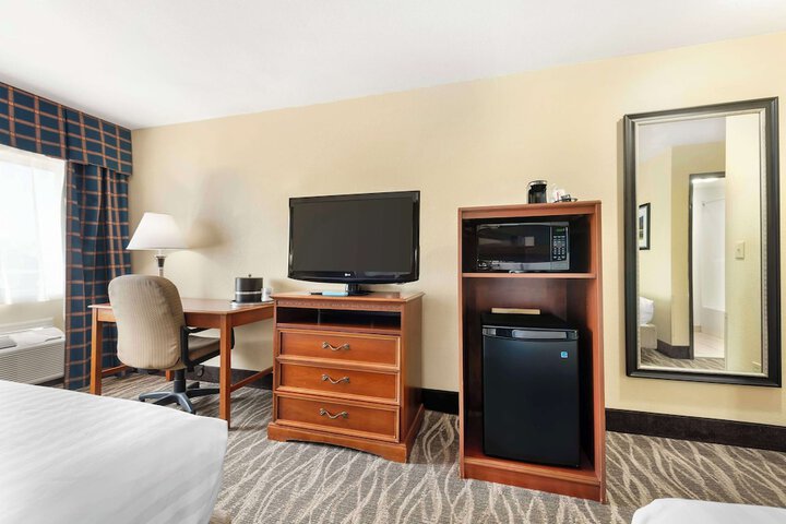 Room 10 of 38