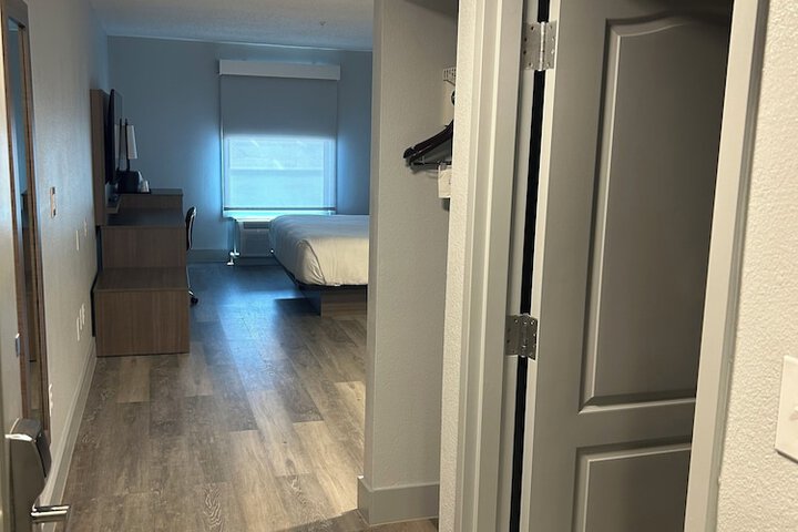 Room 30 of 76