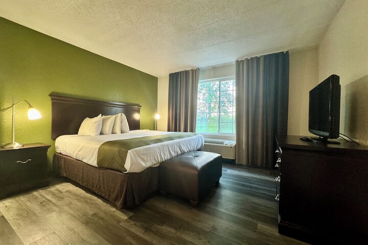 Quality Inn & Suites Alexandria