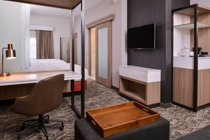 Room 16 of 32