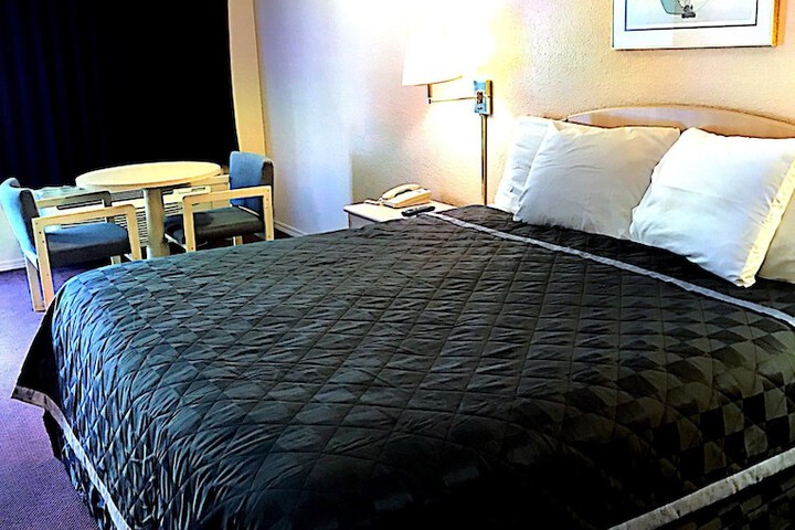 Room 9 of 36