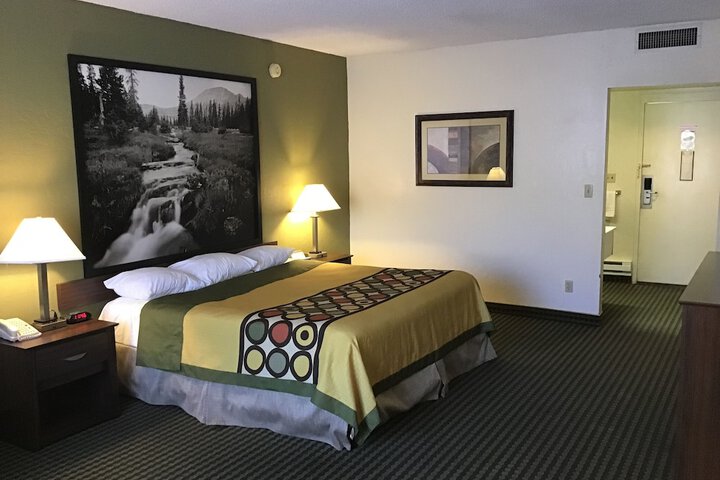 Super 8 by Wyndham Wendover
