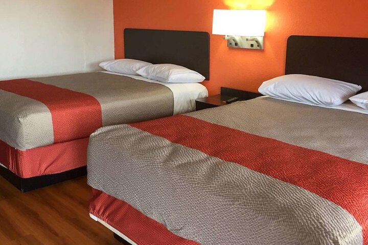 Room 9 of 10