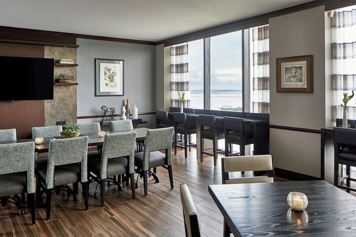 Renaissance Mobile Riverview Plaza Hotel