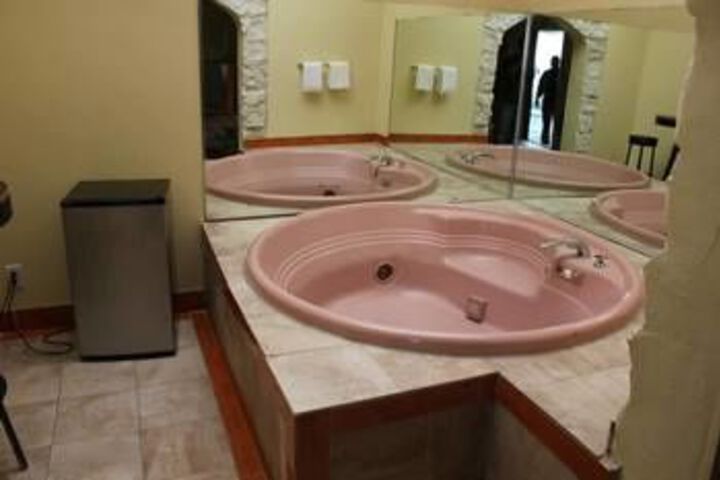 Presidential Inn and Suites