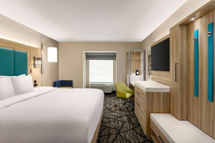 Room 20 of 33