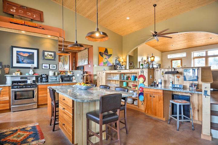 Family-friendly Del Norte Home w / Stunning Views!