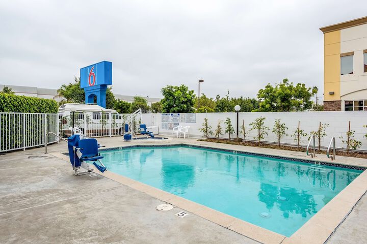 Pool 10 of 25