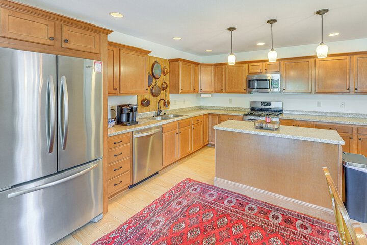 Wfh-friendly Columbiana Vacation Rental w / Deck!