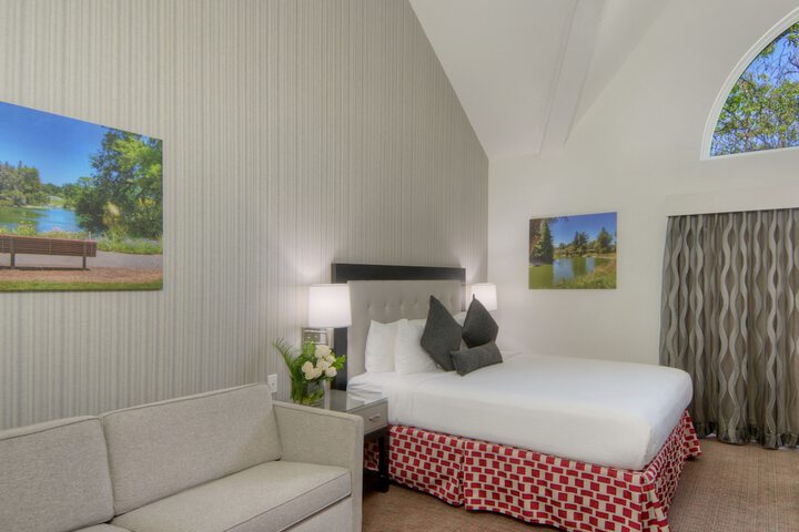 Room 32 of 49