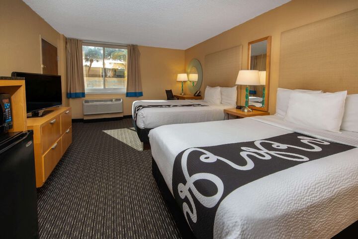 La Quinta Inn & Suites by Wyndham Deerfield Beach I-95