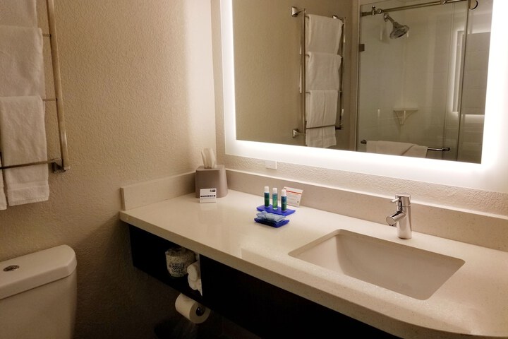 Holiday Inn Express & Suites Miami - Hialeah by IHG
