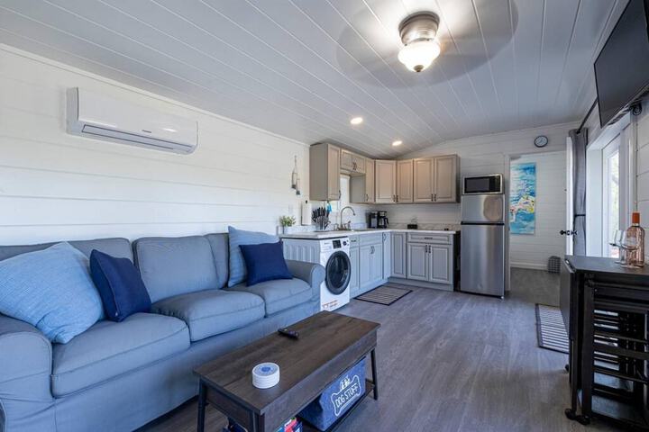 Tiny House 2 5 hrs NYC and Boston Waterfront Wifi