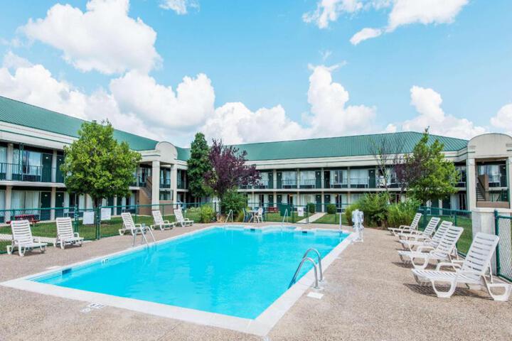Days Inn by Wyndham Elizabethtown