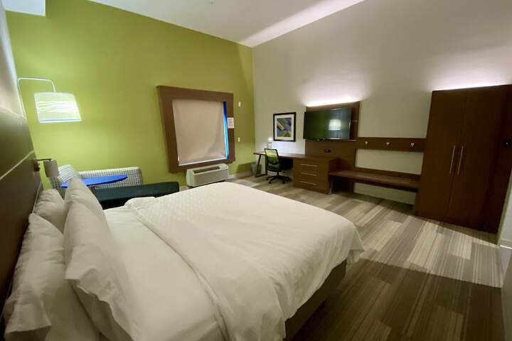 Room 36 of 62