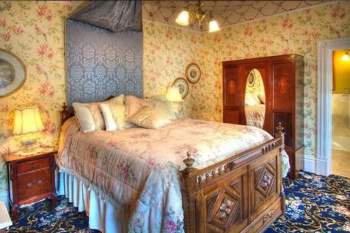 Gingerbread Mansion Inn