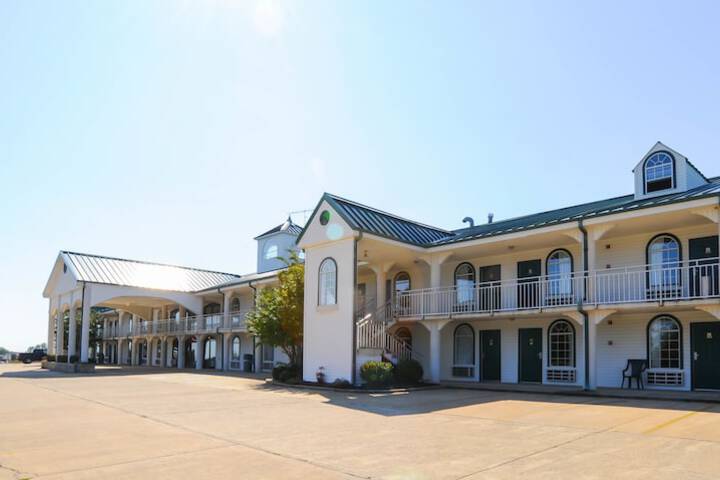 Hotel 7 of 25