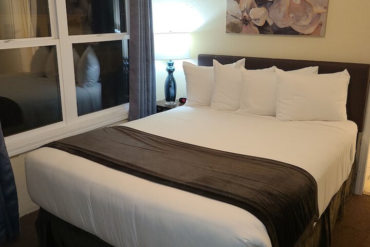 Lamplighter Cabins & Suites