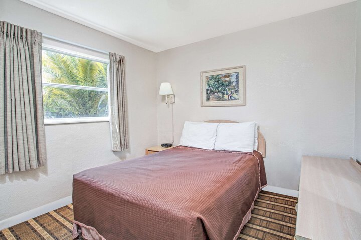Super 8 by Wyndham Kissimmee