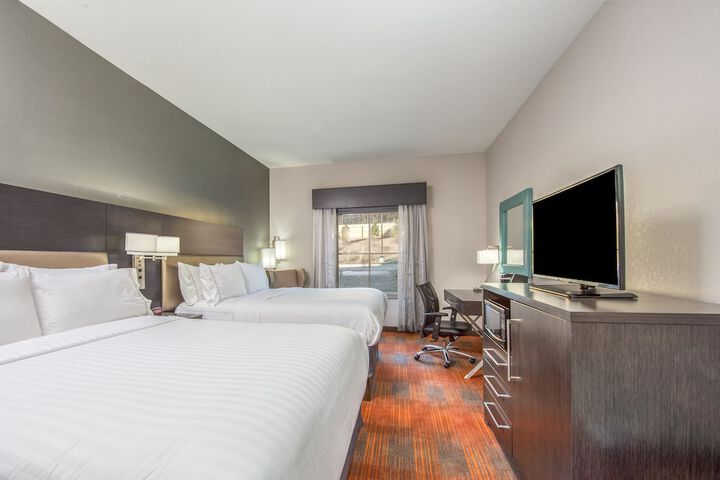 Holiday Inn Express & Suites Shawnee-Kansas City West by IHG