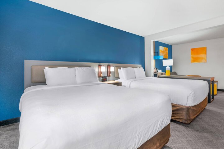 Comfort Inn & Suites Sheboygan I-43