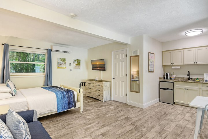 Room 120 of 198