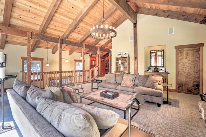 North Lake Tahoe Cabin: 4 Mi to the Beach!