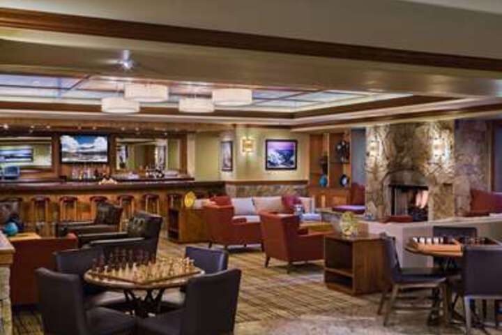 Lounge 158 of 168