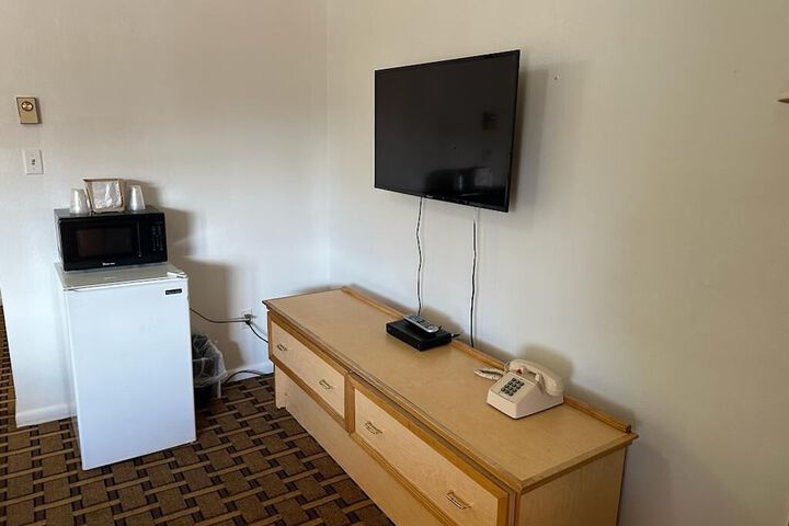 Room 33 of 40