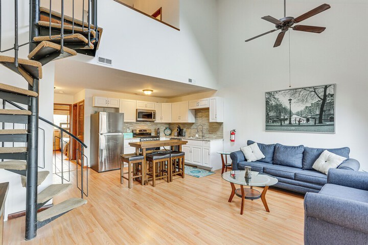 Vernon Township Condo w / Balcony Near Ski Lifts!