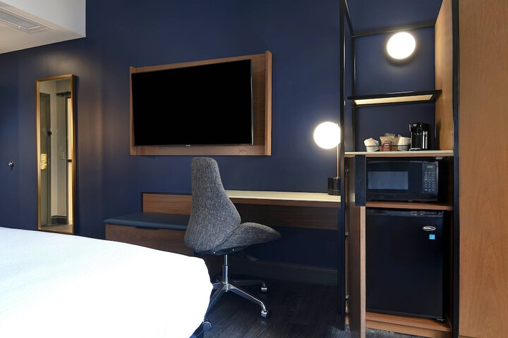 Room 17 of 44