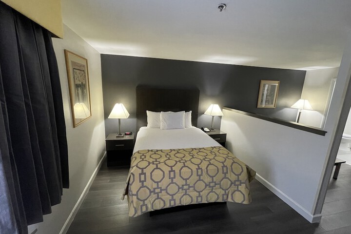 Room 15 of 36