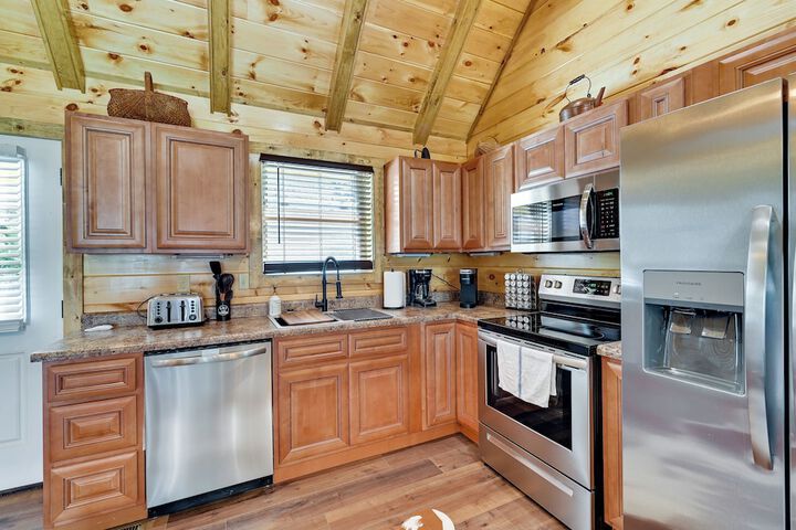 Riverside Beattyville Cabin w / Kayaks & Fire Pit!