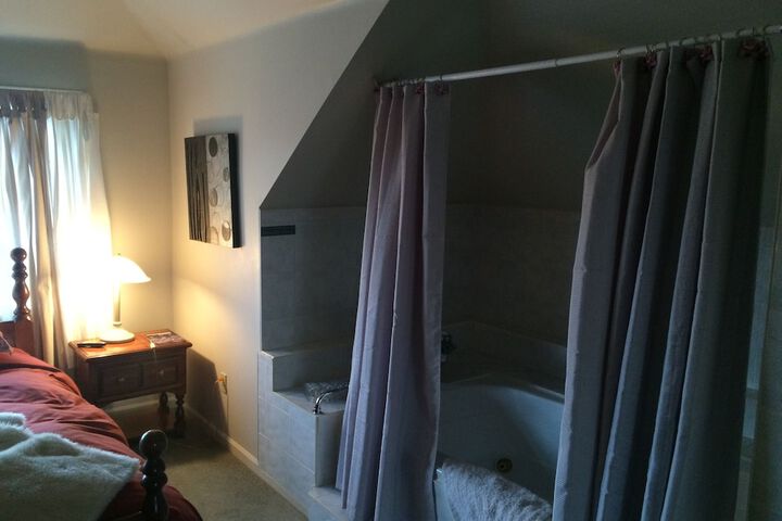 Room 33 of 51