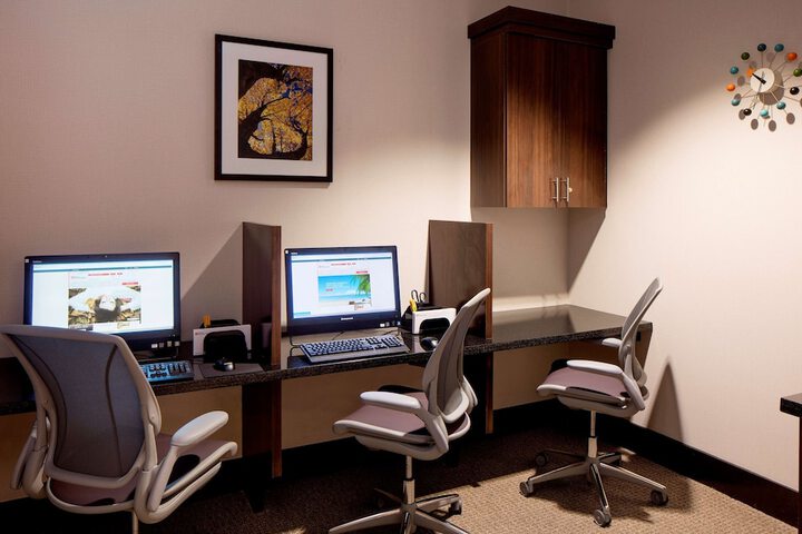 Business Center 79 of 82