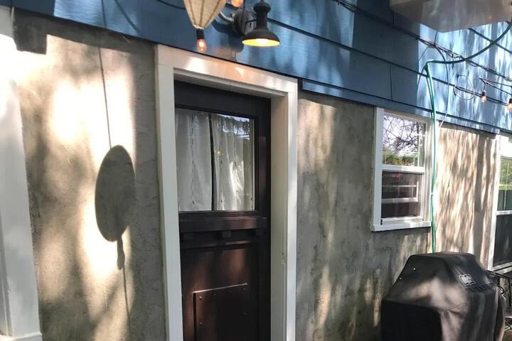 State Street Cottage Suite 1