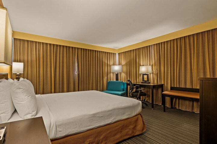 Best Western The Plaza Hotel Honolulu Airport - Free Breakfast