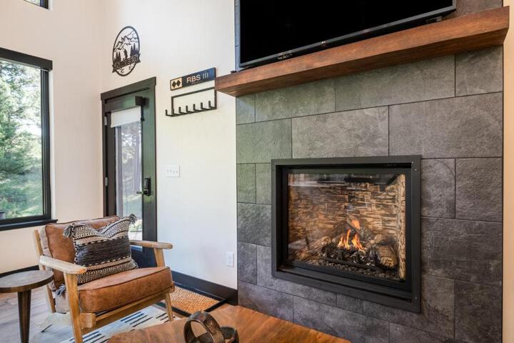 Granite Moose Hideaway Cabin