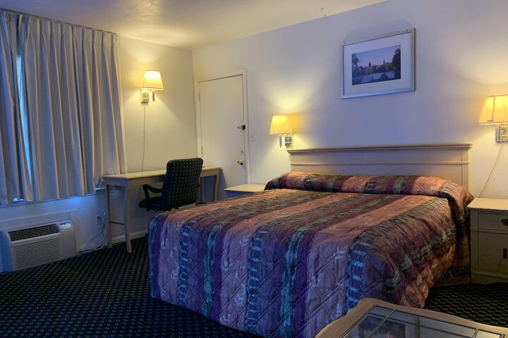 Room 4 of 13