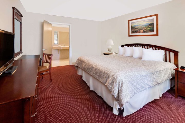 Room 17 of 18